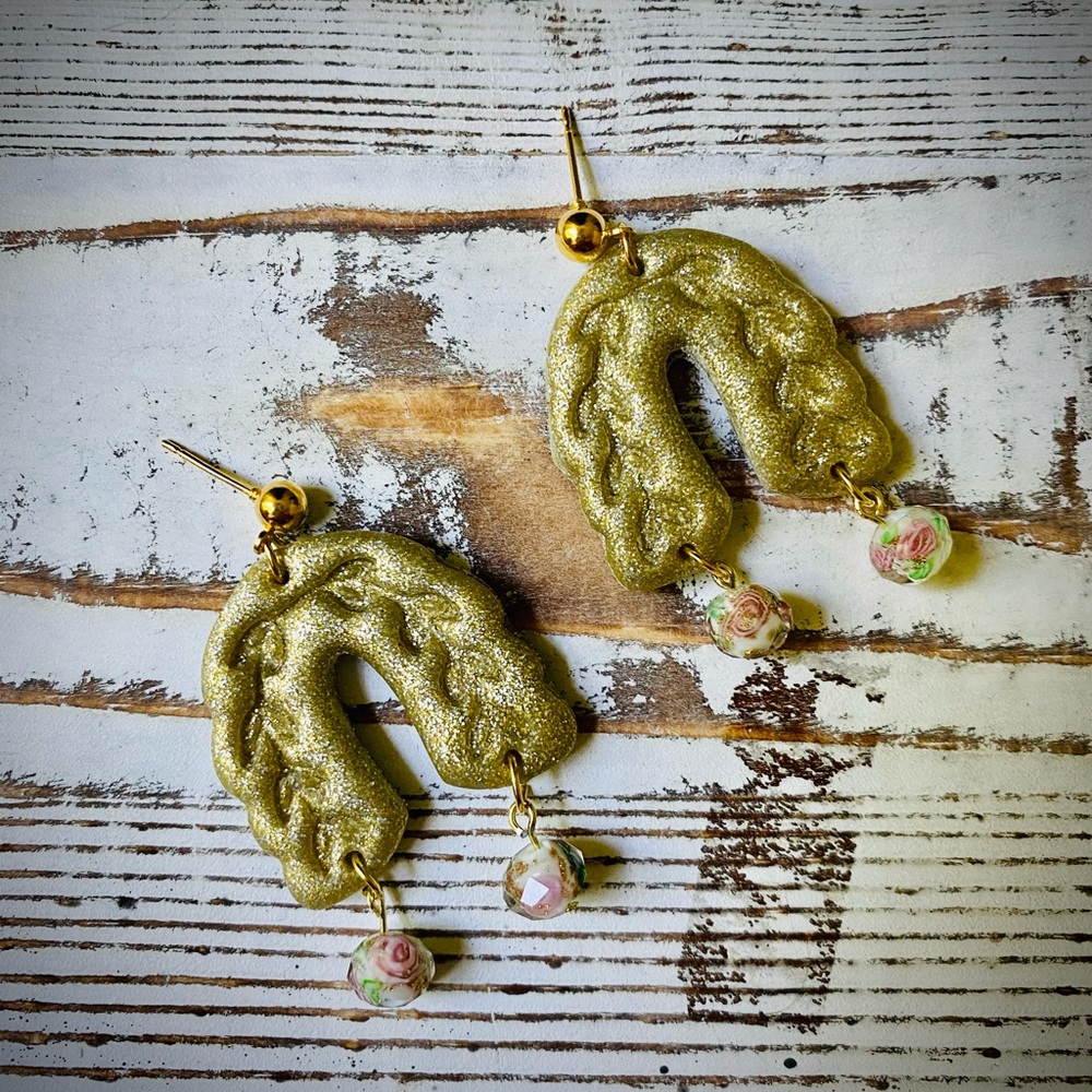 Gold arch textured dangle earrings